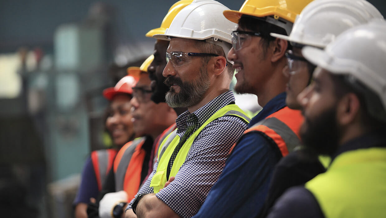 Markets-Engineers-Group-with-Hard-Hats