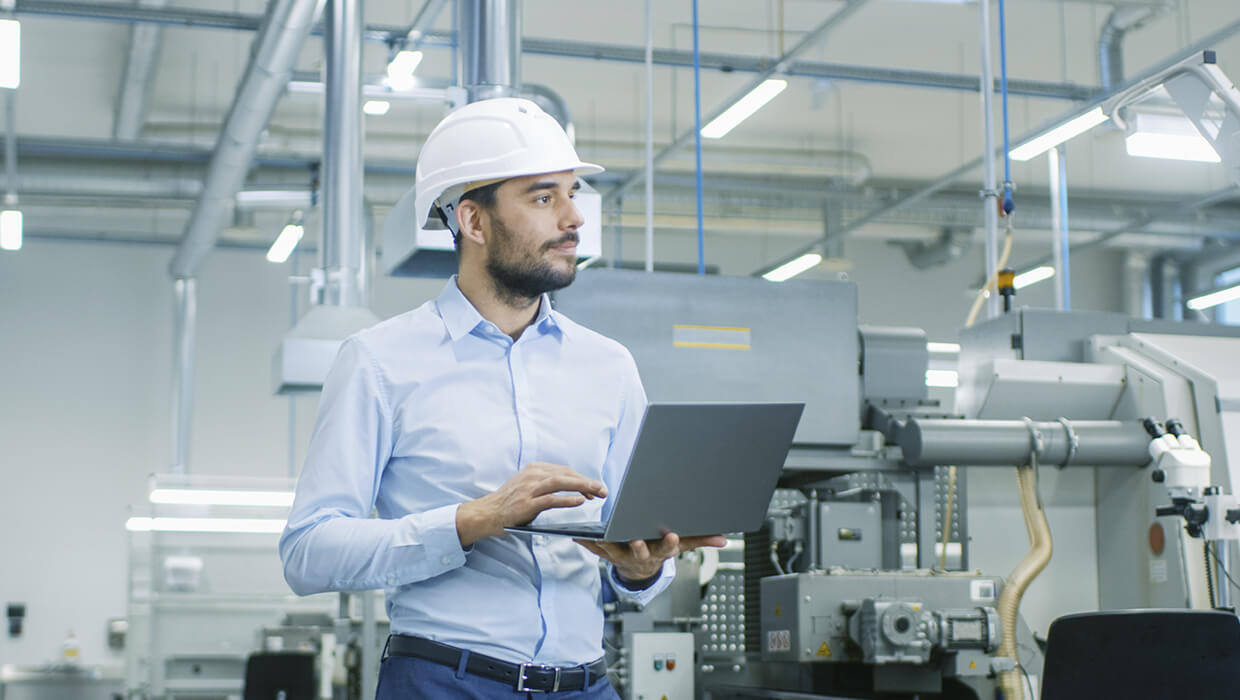 Markets-Engineers-Man-with-Labtop-on-Manufacturing-Floor